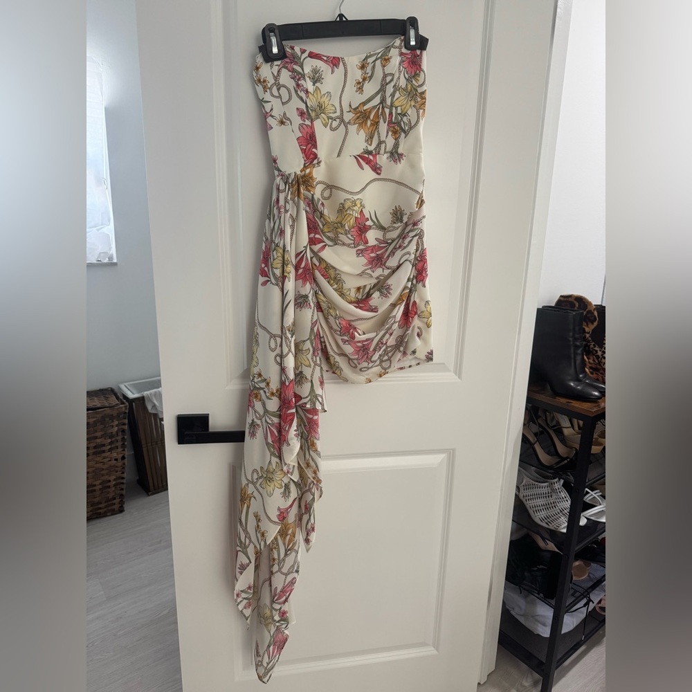 Katie may chasing dawn dress in ivory lily - Picture 2 of 4